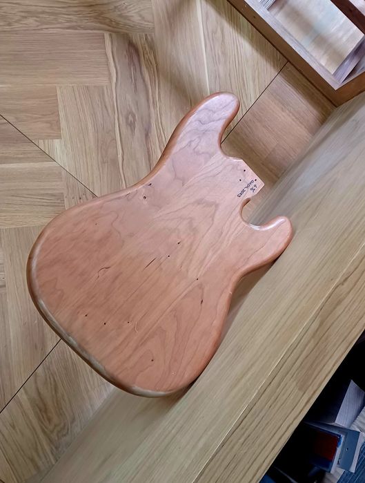 Precision Bass V - korpus do gitary