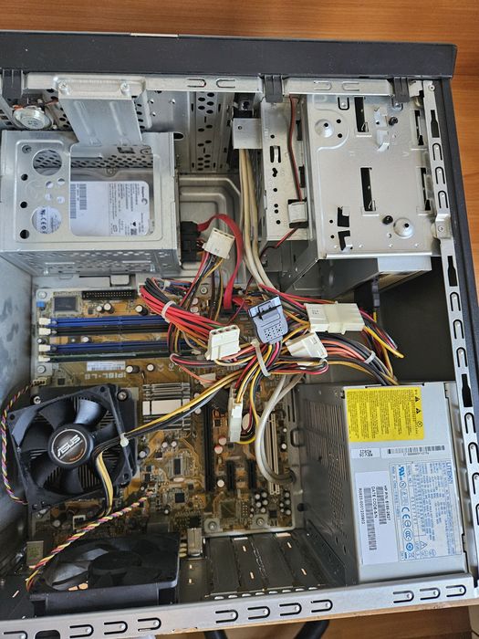 Komputer z procesorem intel