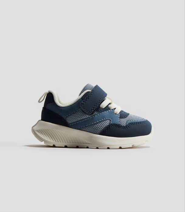 Кросівки HM, дуже легенькі і зручні