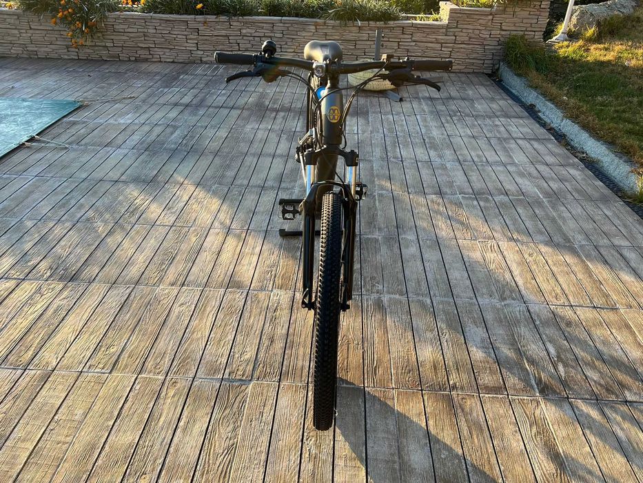 Bicicleta de montanha eléctrica suspensão total – praticamente nova!