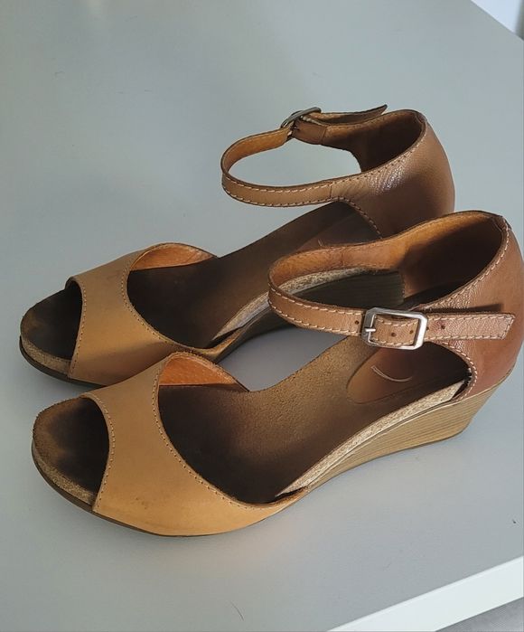 Buty na koturnie But S