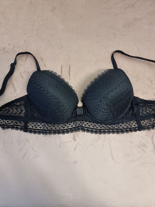 Czarny koronkowy stanik Etam 75C