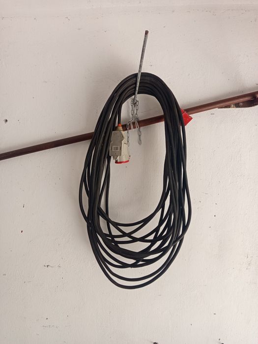Sprzedam dwa przedłużacze m4pin + przełącznik start stop