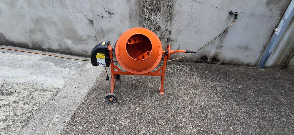 Betoneira Eléctrica 63 L