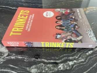 Livro Trinkets de Kirsten Smith