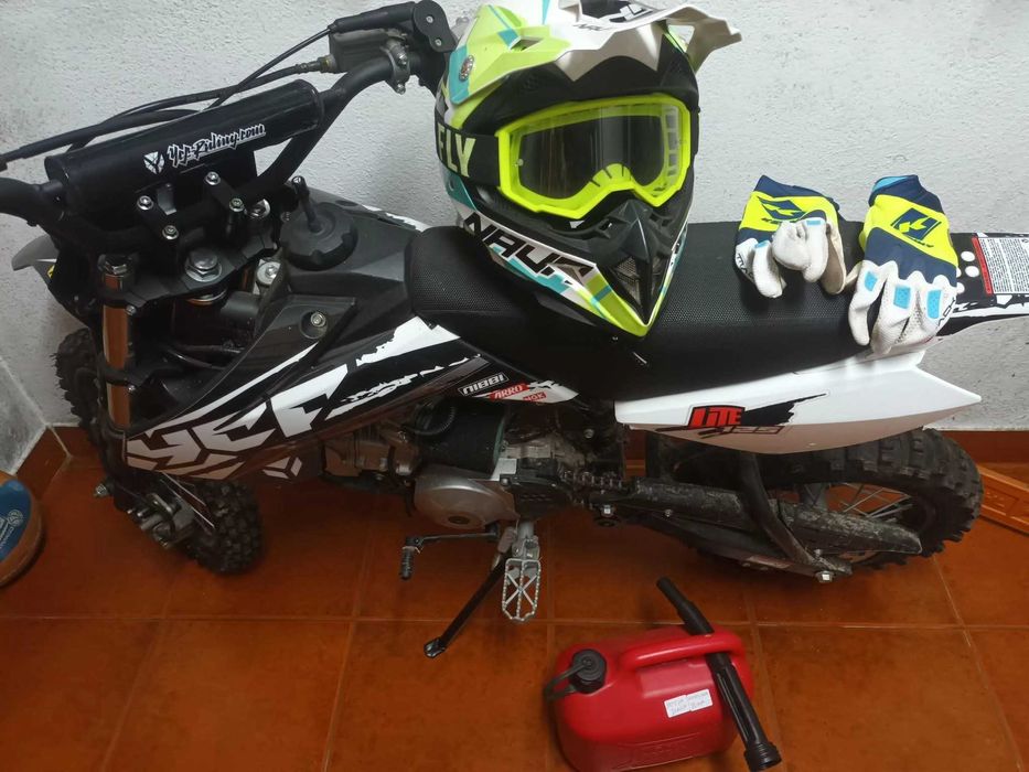 Pit bike 125cc ,capacete, oculos e luvas
