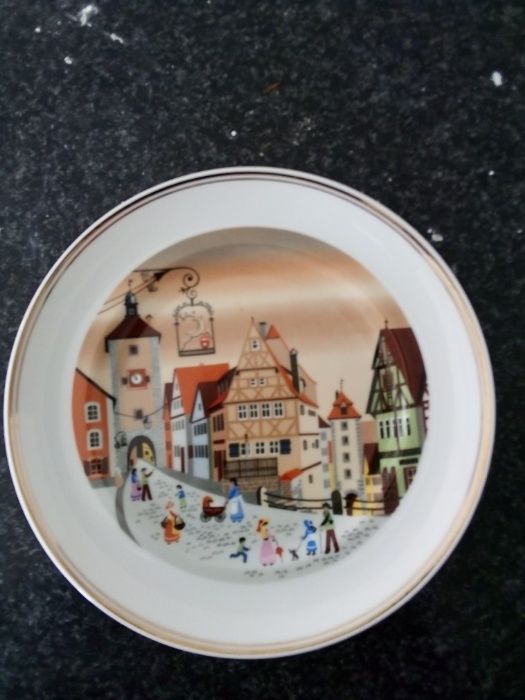 Pratos em porcelana de colecção