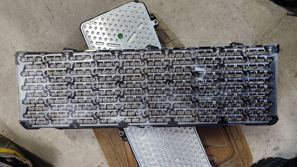 Модулі з батареї  Lucid