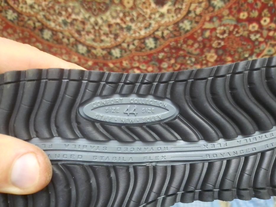 Продаю совершенно новые ботинки ECCO