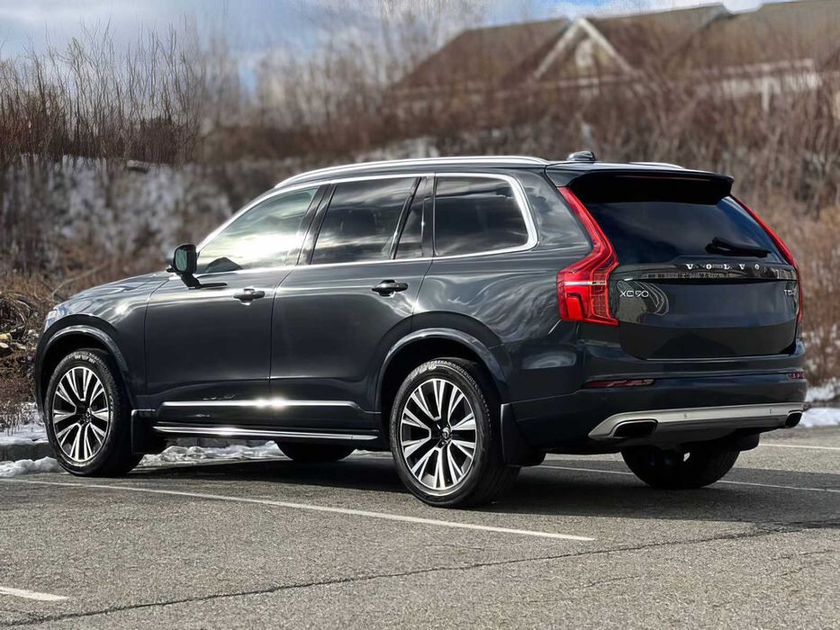 Volvo XC90      2021