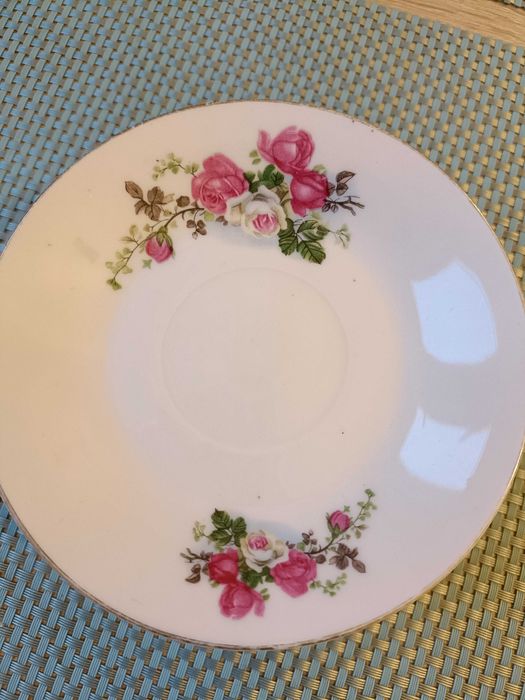 Talerzyki do filiżanek w róże 13 cm