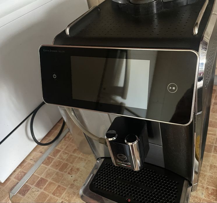 Кавомашина Philips Saeco SM6685/00 з сенсорним дисплеєм