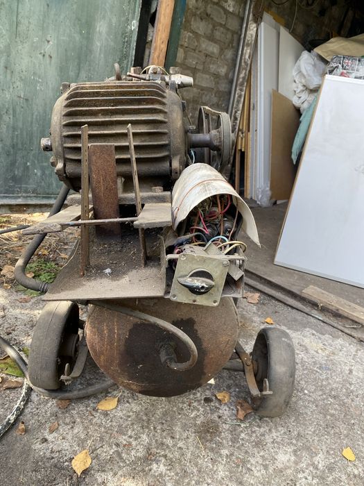 Компрессор, для сжатия и подачи водуха под давлением