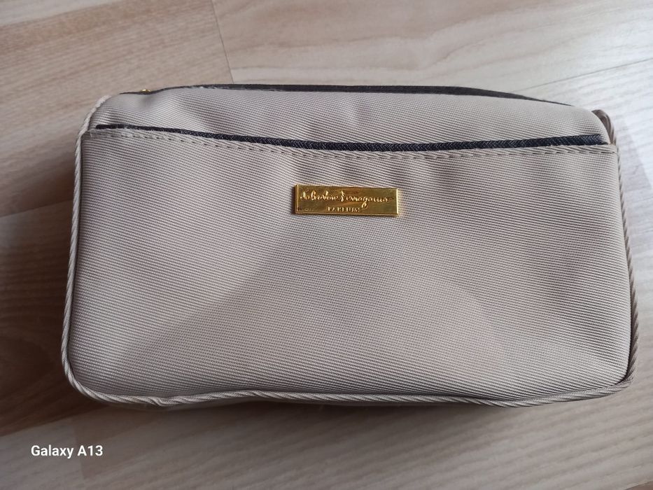 Salvatore ferragamo kosmetyczka damska