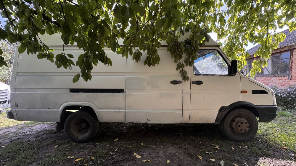 Автомобіль Іveco daily і Citroen jamper