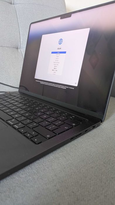 MacBook Pro 14" M3 Pro / 18 GB RAM / 512 GB SSD / 98 cykli