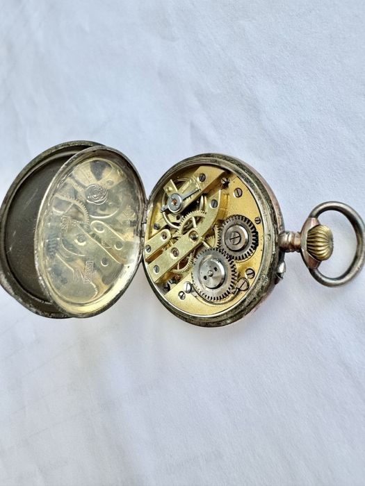 Продам карманные часы серебрр , на ходу