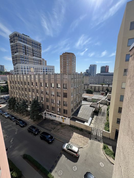 Сдам двойной паркинг Крутогорный спуск 30 / Дом Крейнина / Дуэт