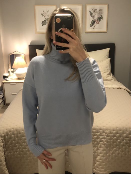 Sweter niebeski