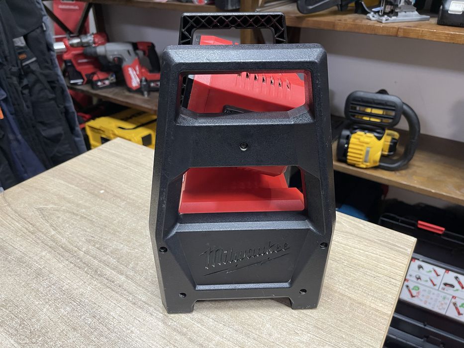 Milwaukee M18 HAL / акумуляторний ліхтар Мілвокі