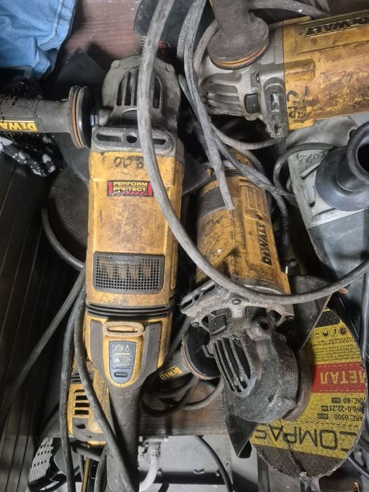 КУТОВА шліфувальна машина(болгарка 180 мм) DeWalt DWE4579