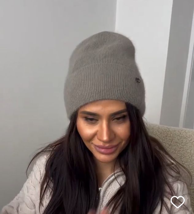 Сіра шапочка вільного крою