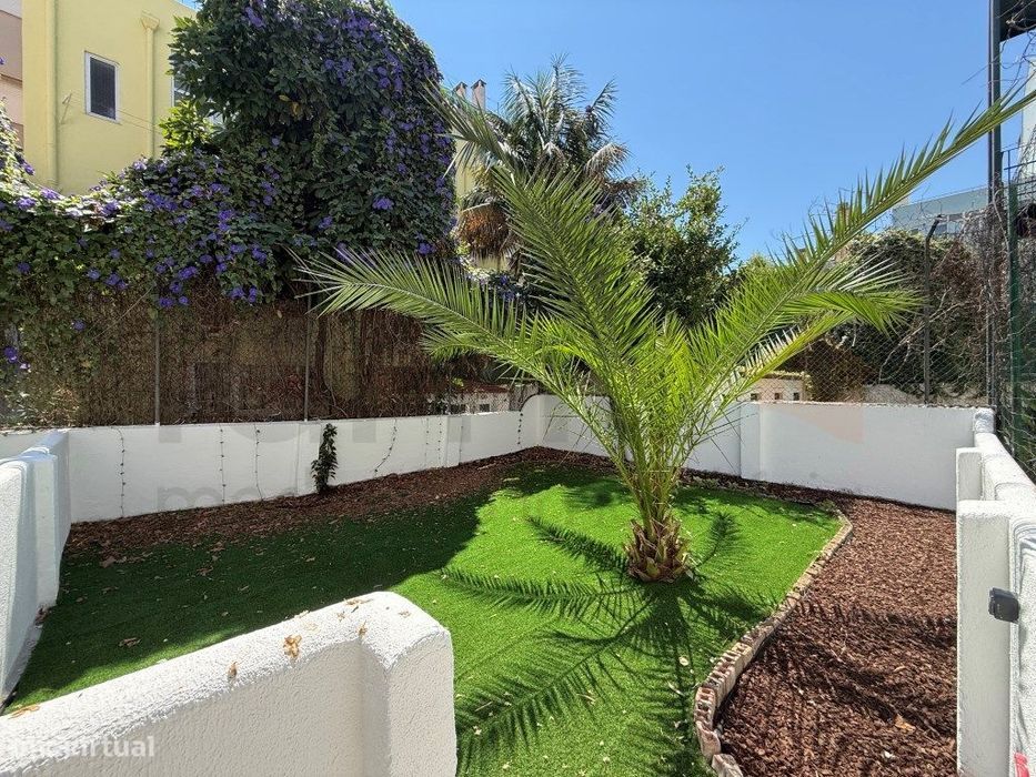 Apartamento T3 Remodelado com quintal, 2 Suítes e Closet na Av. Alm...