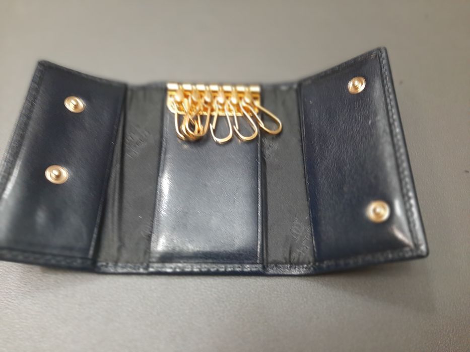 Chaveiro novo em pele azul