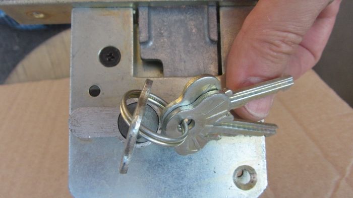 Замок врезной новый