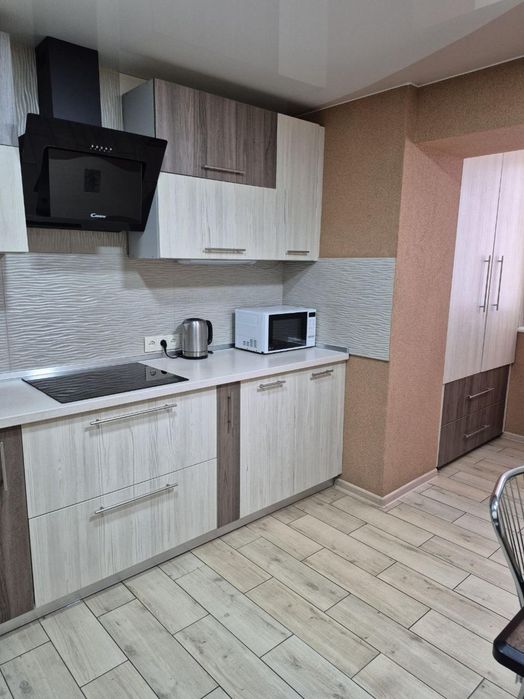 Видова квартира з капітальним ремонтом.