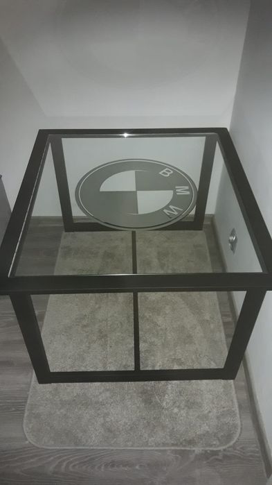 Centralny punkt Twojego salonu – Szklany blat BMW (Szkło hartowane)