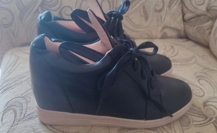 Buty r.39.     .