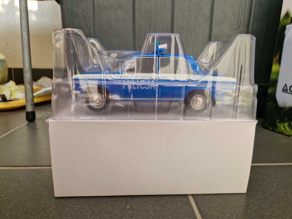 Fiat 125P 1:24 Milicja
