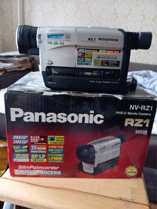 Відеокамера панасонік