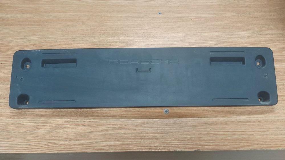Porsche macan 95b рестайл 2022 подіум номерного знака европа 95b807287