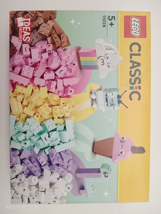 LEGO classic 5+.