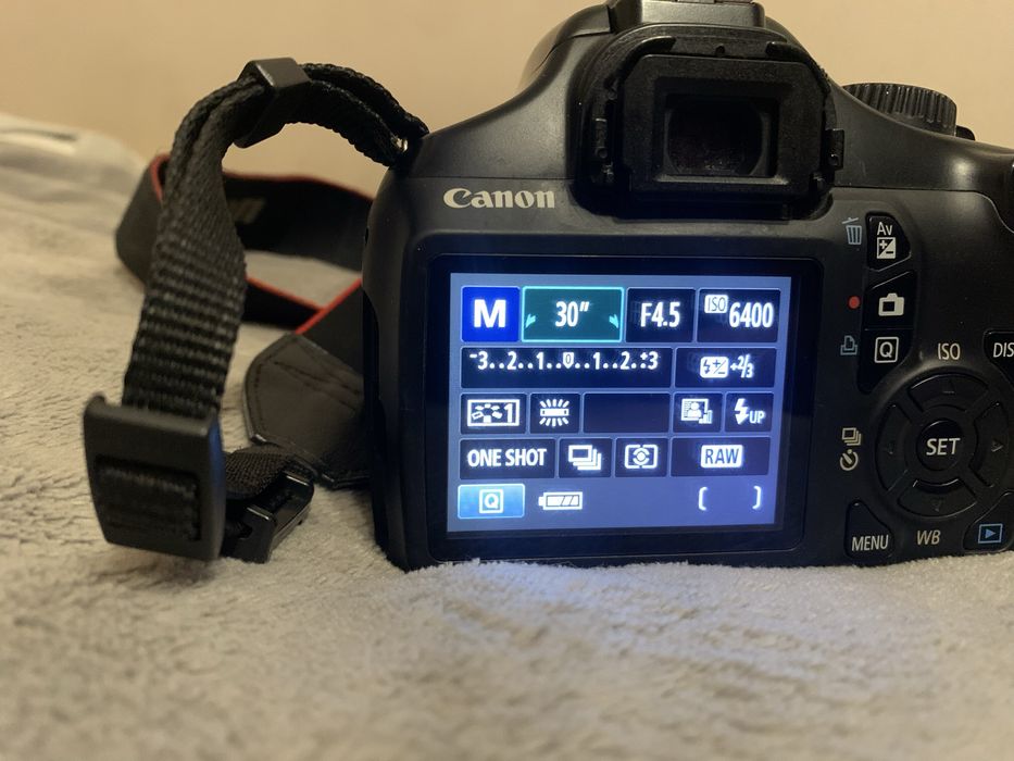 Фотоапарат canon 1100d