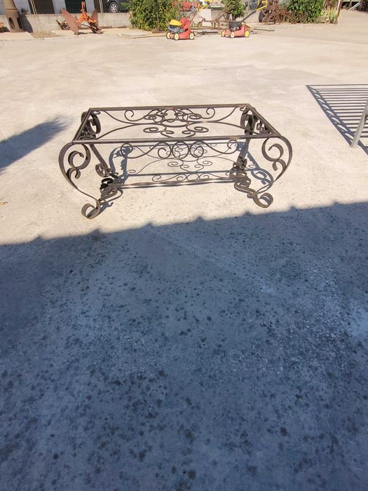 Mesa em ferro forjado