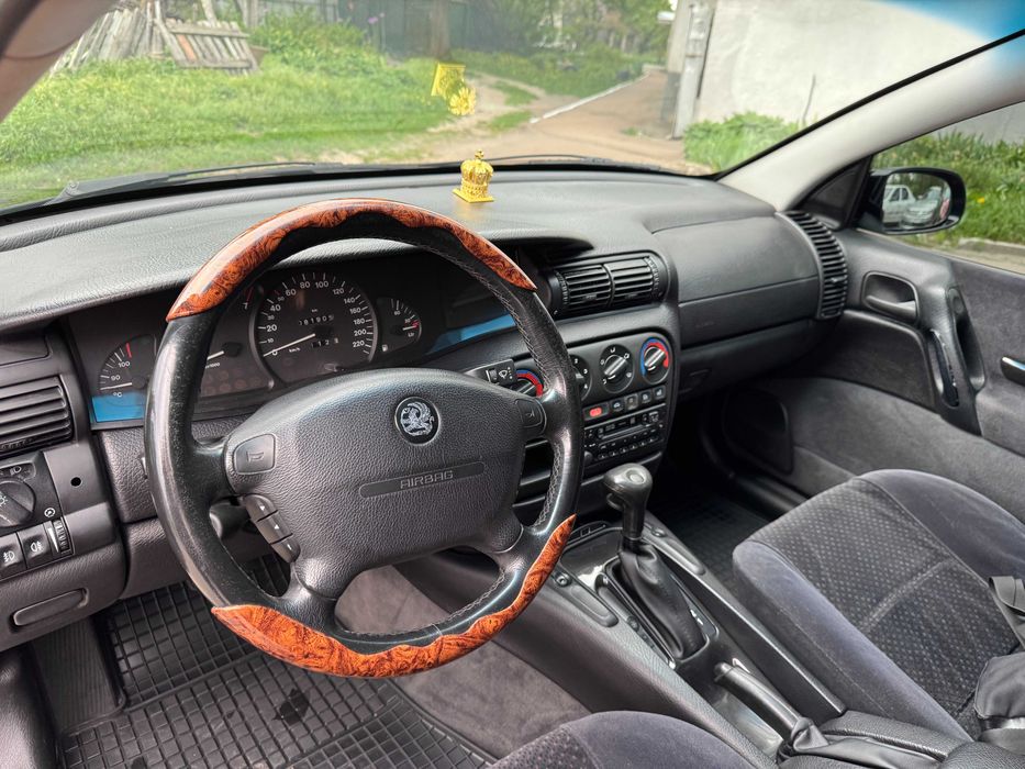 Opel Omega Caravan (Спеціальний катафалк) — 2000 рік