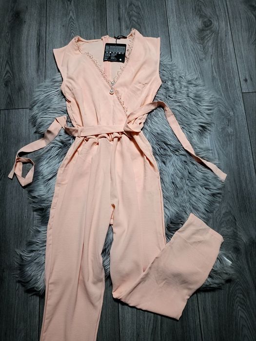 Kombinezon brzoskwinia koronka