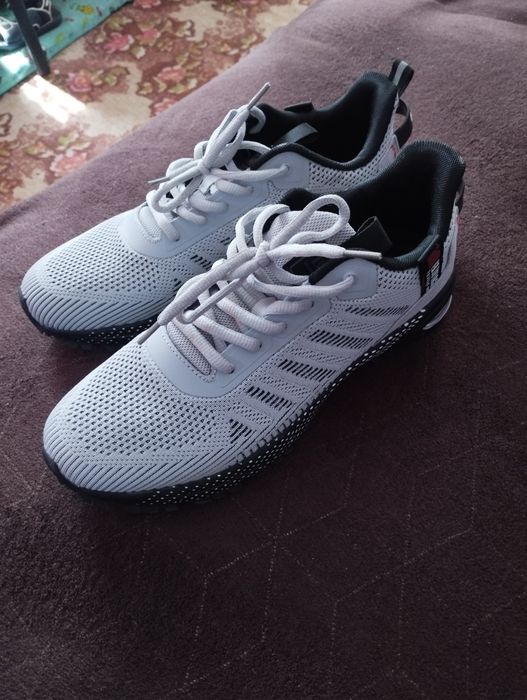 Продам нові кросівки Baas  Ploa