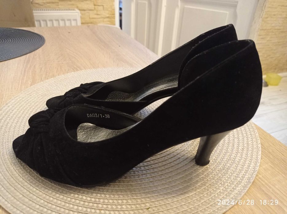 Buty na obcasie czarne 38