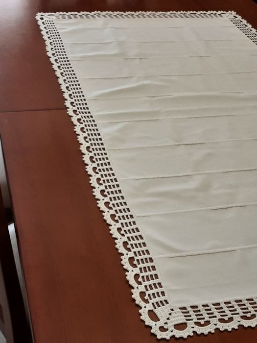 Pano em linho e croché  para mesa