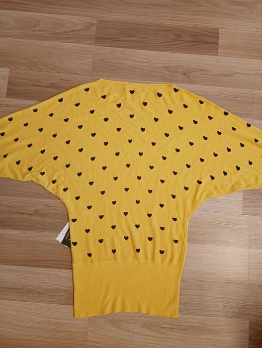 Nowy sweterek żółty w serduszka rozmiar M/L