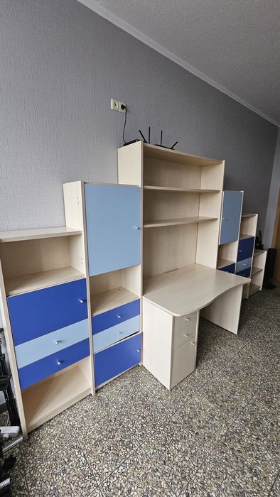 Стінка зі столом