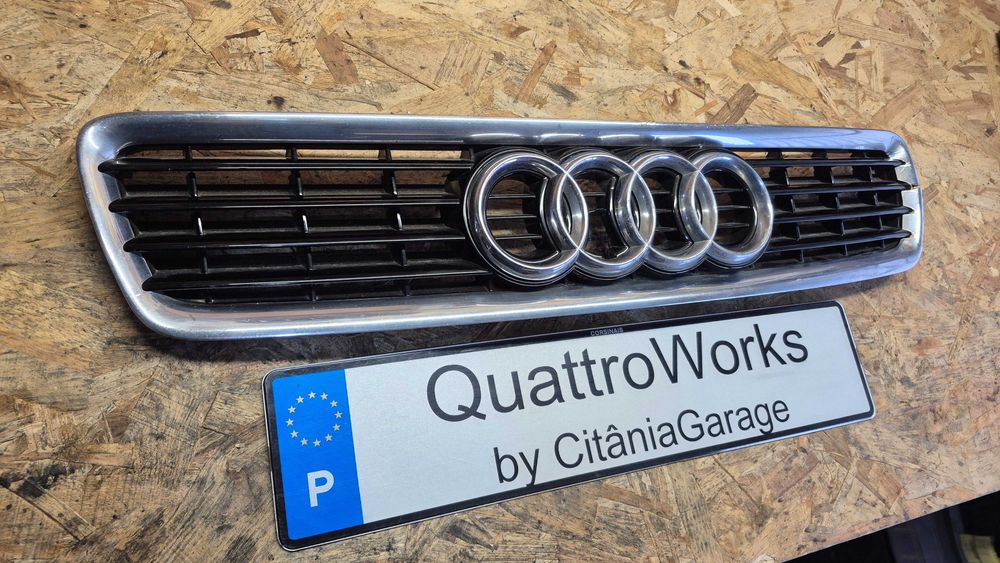 Grelha Capô Original Audi A4 B5 8D Facelift Preto Brilho com Cromados 1995 a 2001