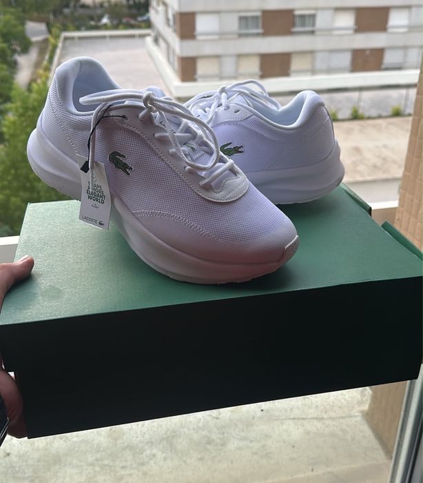 Tenis Lacoste novo