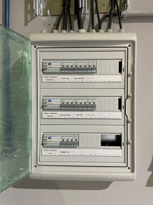 Eletricista Certificado DGEG | Instalações & Manutenção Industrial