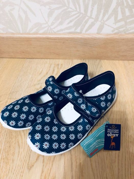 Тапочки на дівчинку.