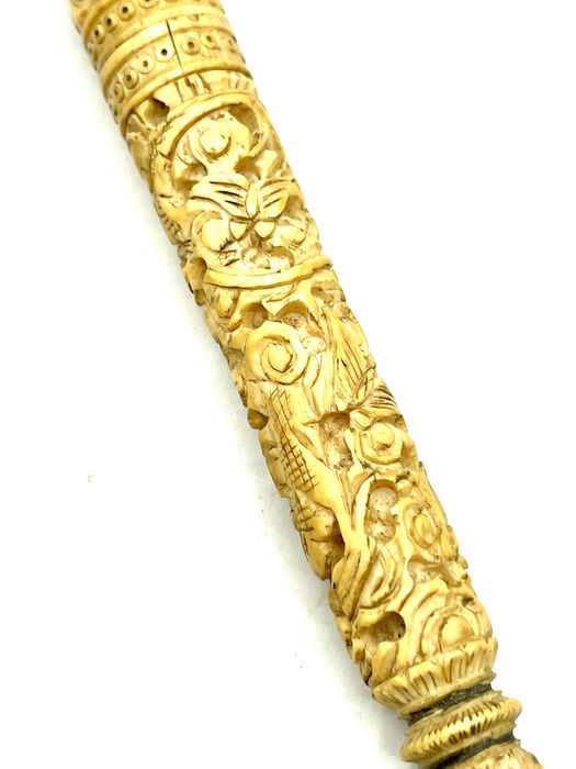 Agulheteiro em material nobre com dragao esculpido chines oriental